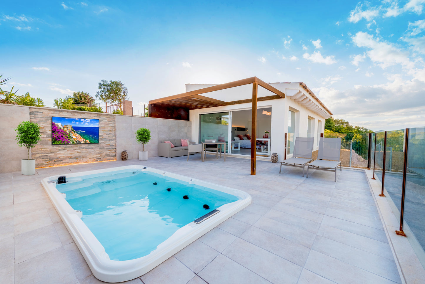 Neptune™ Full Sun Outdoor Smart TVs - neptuneTV.com #